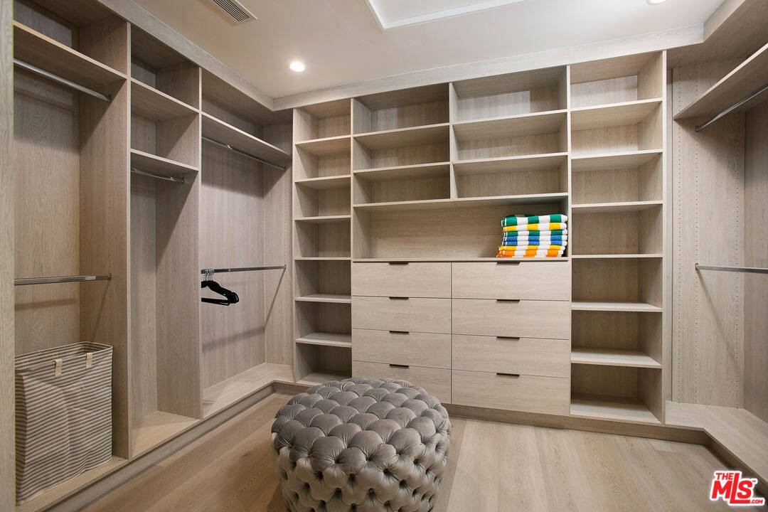 Квартира, 43 м², 2 595 000$ — FAKTOR
